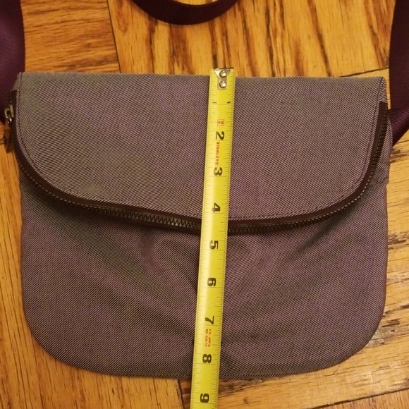 Lululemon Crossbody Lightweight Bag  in Purple - Picture 4 of 9